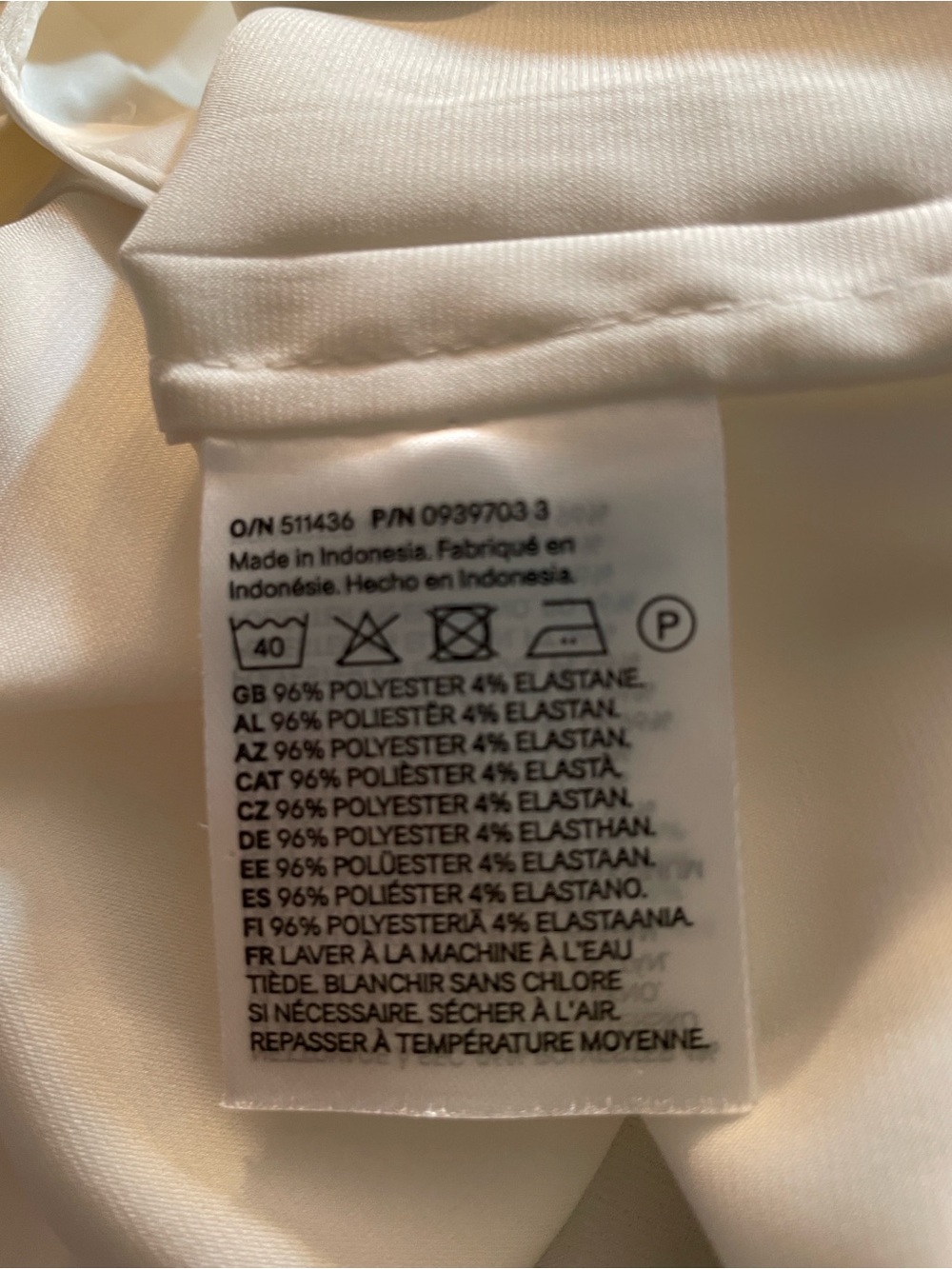 ✨ H&M Ivory Satin Button-Up Blouse Size L - Picture 8 of 8